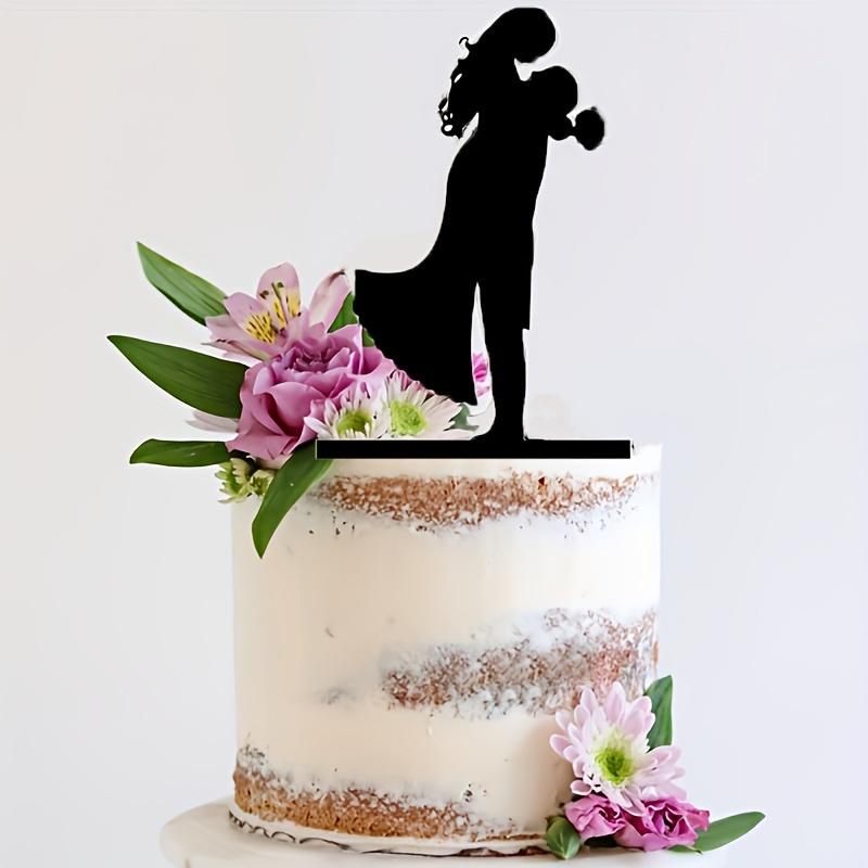 Двухкомпонентный свадебный топпер Жених и Невеста с цветочными акцентами и силуэтом собаки черного цвета