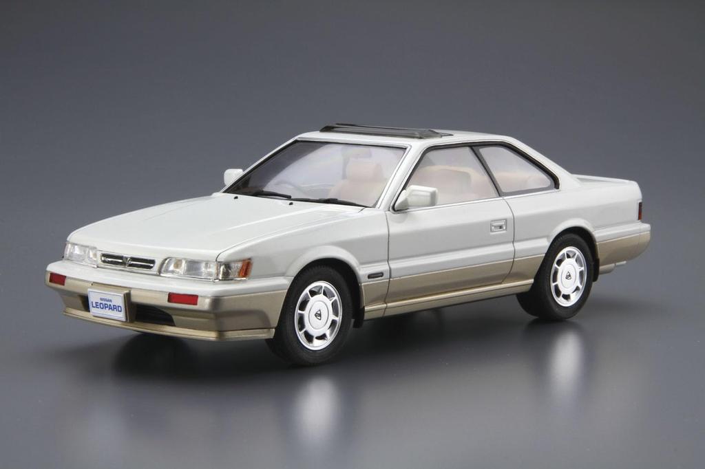 Aoshima Bunka Kyozai The Model Car Series Nissan UF31 Leopard Ultima V30 Twin Cam Turbo Пластиковая модель 1/24 № 111 '90 (Автомобиль)