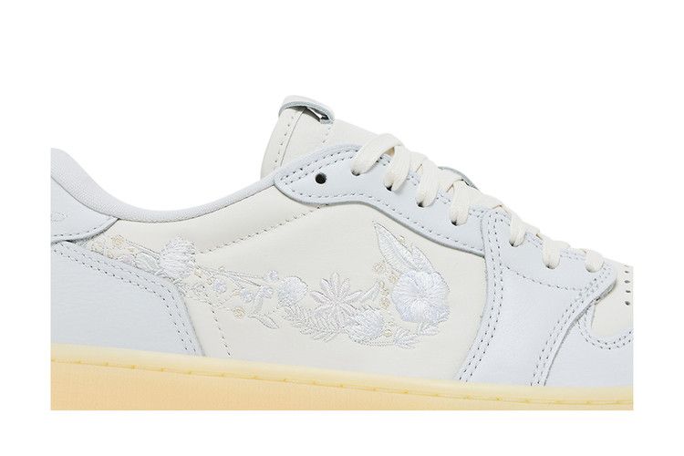 Men's Sneakers Nike Jordan 1 Retro Low OG Rabbit Floral Swoosh Sail/Off-White/Coconut Milk