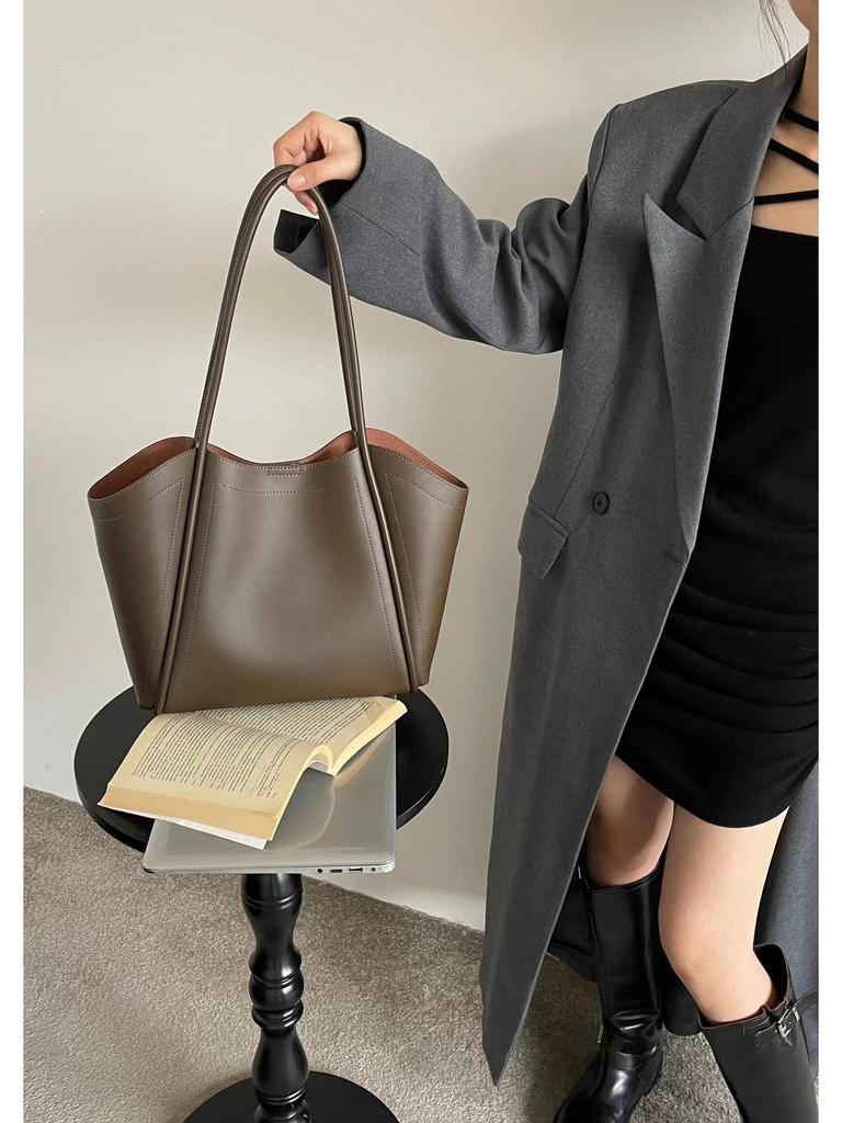 2025 Женская большая дизайнерская сумка из мягкой кожи, вместительная сумка через плечо из коровьей кожи