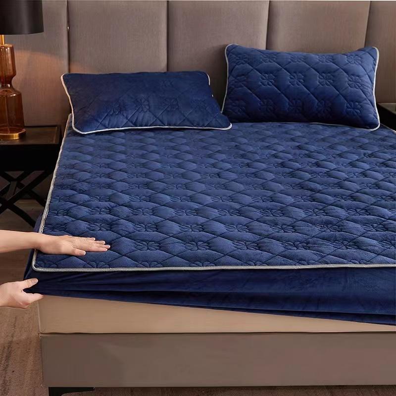Толстая стеганая простыня из кораллового флиса, однотонная простыня размера King Queen, мягкий теплый бархатный наматрасник, наволочка в комплект не входит