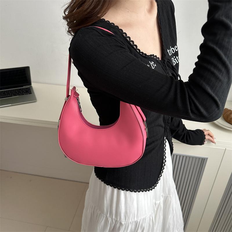 Niche Design Small Bag Women's Bag New Fashionable Solid Color Autumn and Winter One-shoulder Armpit Bag High-value Crescent Bag