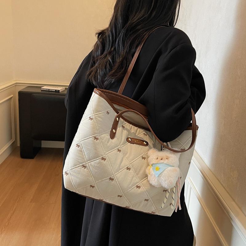 Холщовая сумка женская большой вместимости 2025 новая осенне-зимняя повседневная универсальная на плечо сумка-тоут для студентов