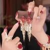 Представляем стильные длинные серьги-кисточки из ангоры: модное сочетание легкой роскоши и ретро-шарма для осенне-зимнего сезона.