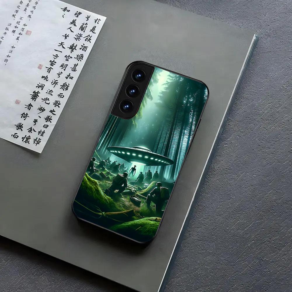 Чехол для телефона с инопланетянами и НЛО для Samsung S24, S25 22,30,Note20,Ultra,Lite,Ultra5G,Plus,FE Черный чехол