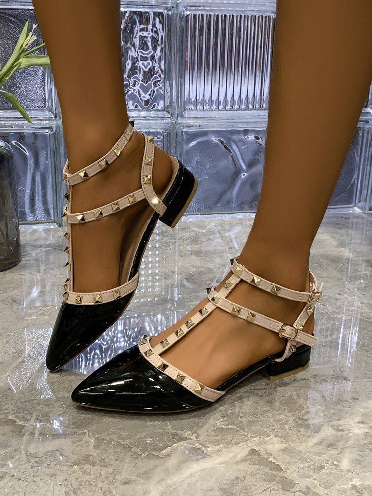 Сандалии Baotou Niche French 2025, новые летние женские туфли на плоской подошве с острым носком и мягкой подошвой, черные с заклепками