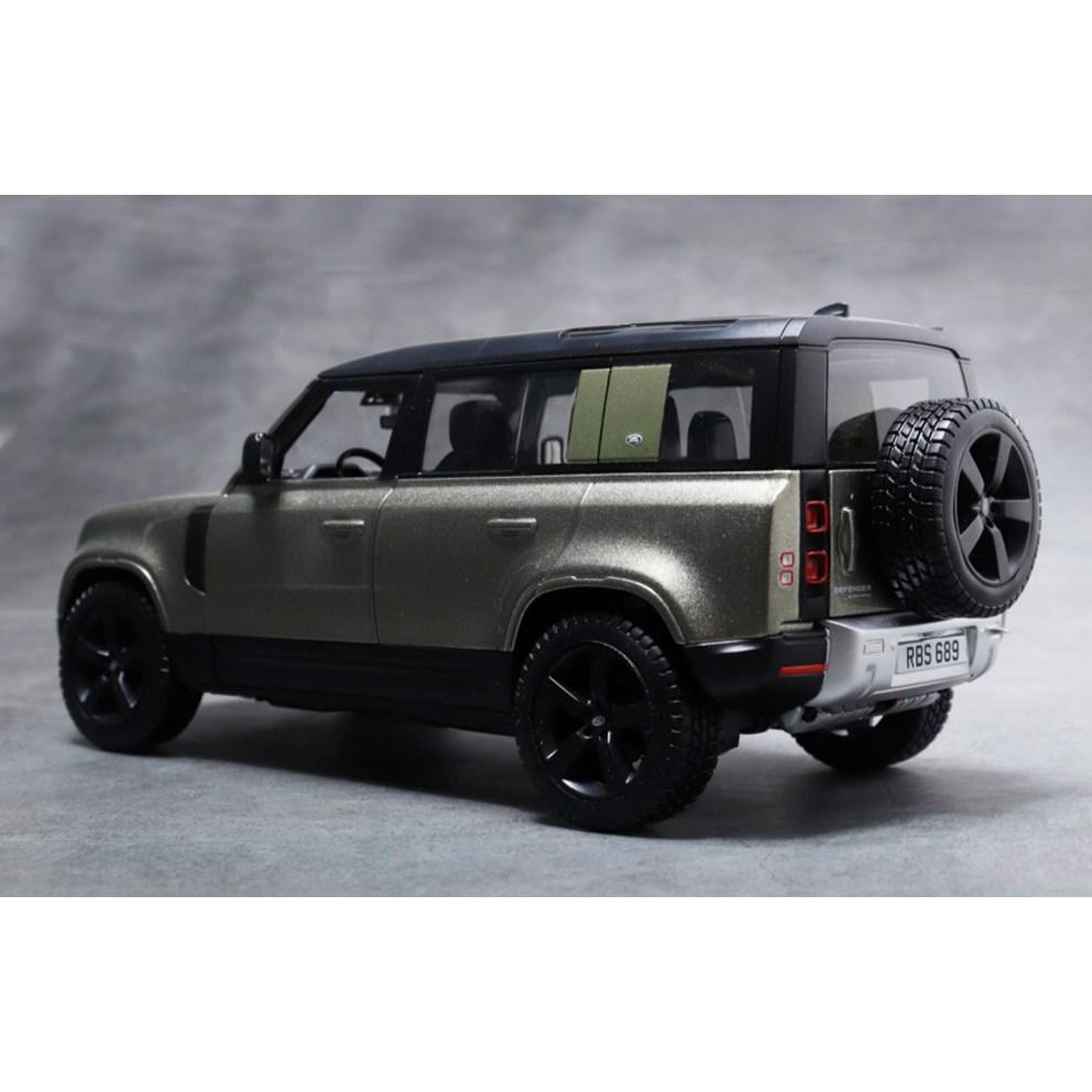 Bburago 1:24 Land Rover Defender 2022 SUV Diecast Model Car, Green