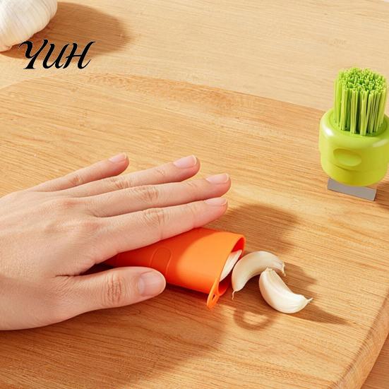 Garlic Peeler Tool 3-in-1 Peeler, Carrot Shape Vegetable Portable Ginger Peeling Gadget Scrubber with Brush, Multi-Functional Kitchen for Cleaning