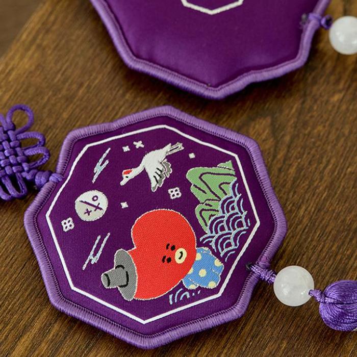 BT21 Брелок с вышитой кисточкой Premium K Edition (7 вариантов)