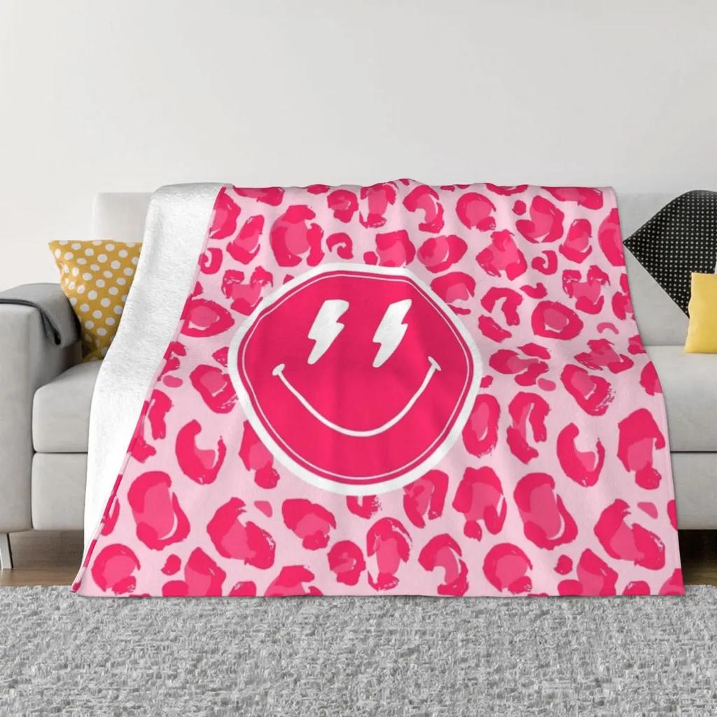 Школьные принадлежности в стиле преппи, эстетика, розовый, леопардовый принт, улыбка, плед в стиле преппи, одеяло, роскошные пледы, одеяла