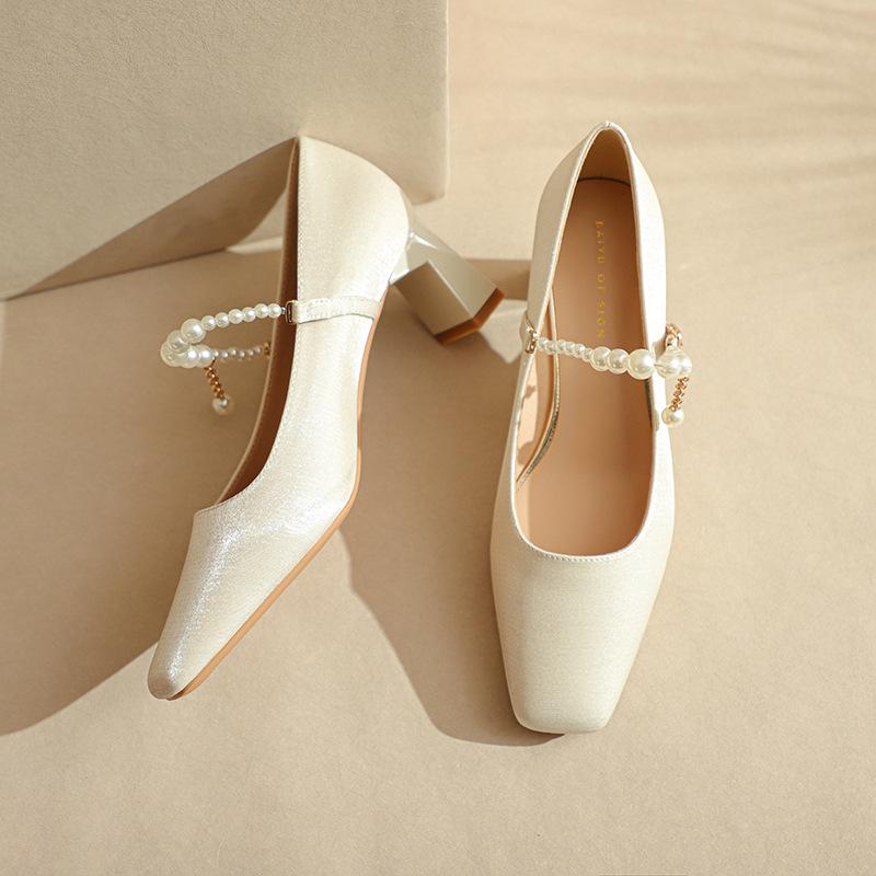 Модные туфли-лодочки с квадратным носком для женщин, 2024 новинка, ремешок с пряжкой из бусин, высокие каблуки, модные туфли-лодочки, женская обувь, красные свадебные туфли для невесты