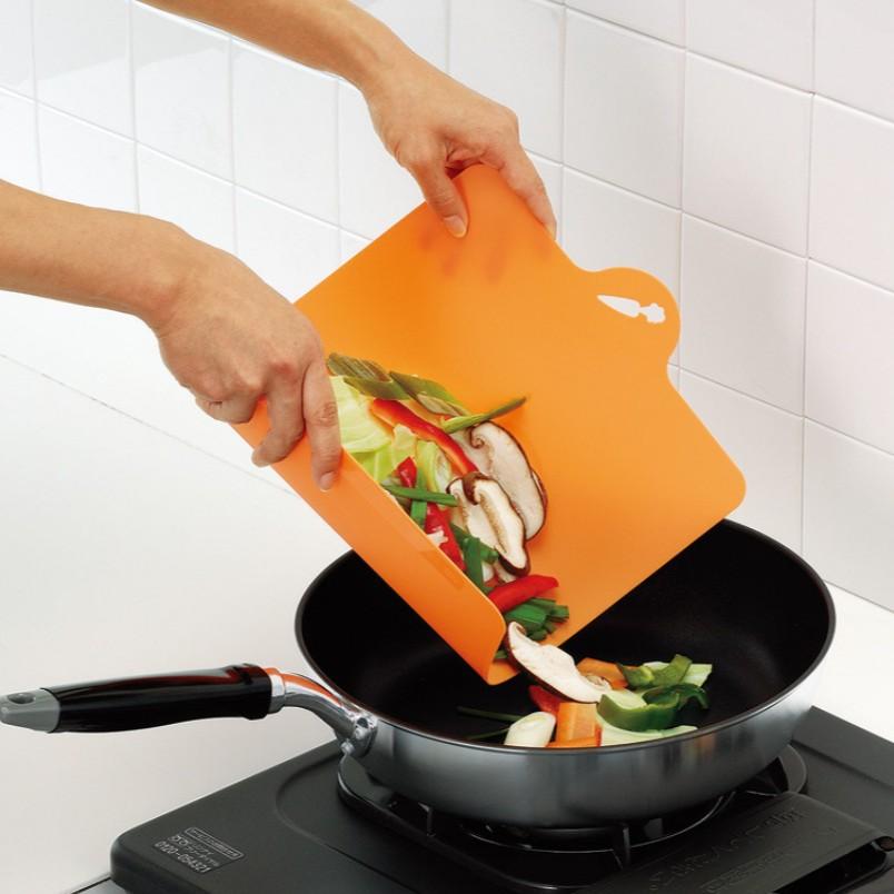 Гибкая разделочная доска для кухни, набор цветных разделочных досок с удобной ручкой для подвешивания