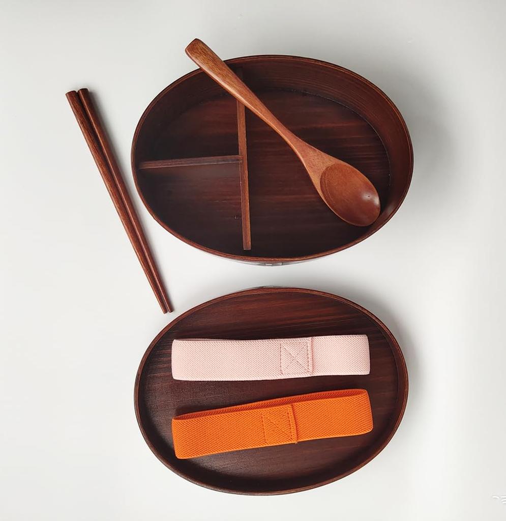 KXLCGYK Lightweight Bento Box, 700ml Capacity, Oval, Single Tier, with Cherry Blossom Drawstring Bag, Wooden Spoon and Chopsticks, Natural Lacquer