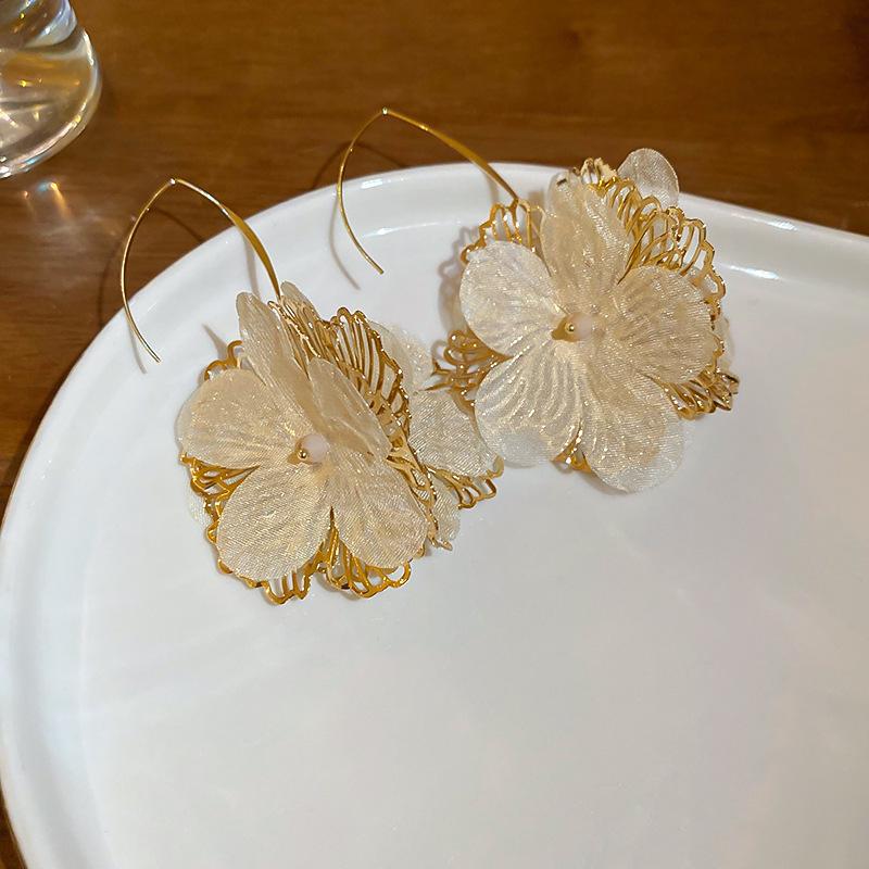 Богемные розовые серьги-кисточки с цветком из бисера и жемчуга