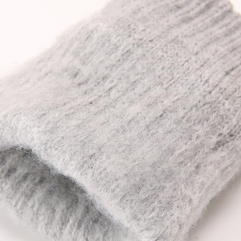 Women's and Men's Winter Touchscreen Gloves - Thick Velvet Cotton, Pineapple Pattern, Wool Blend for Cold-Weather Cycling.