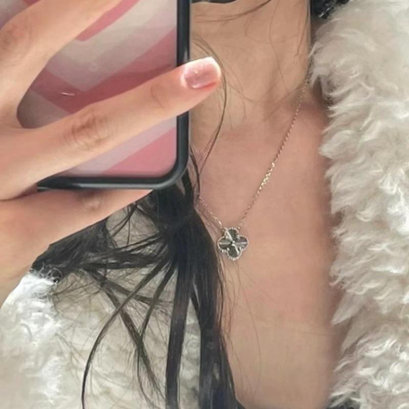 Новый легкий роскошный ветер старший лазерный четырехлистный клевер титановое стальное ожерелье женская счастливая трава ключичная цепочка