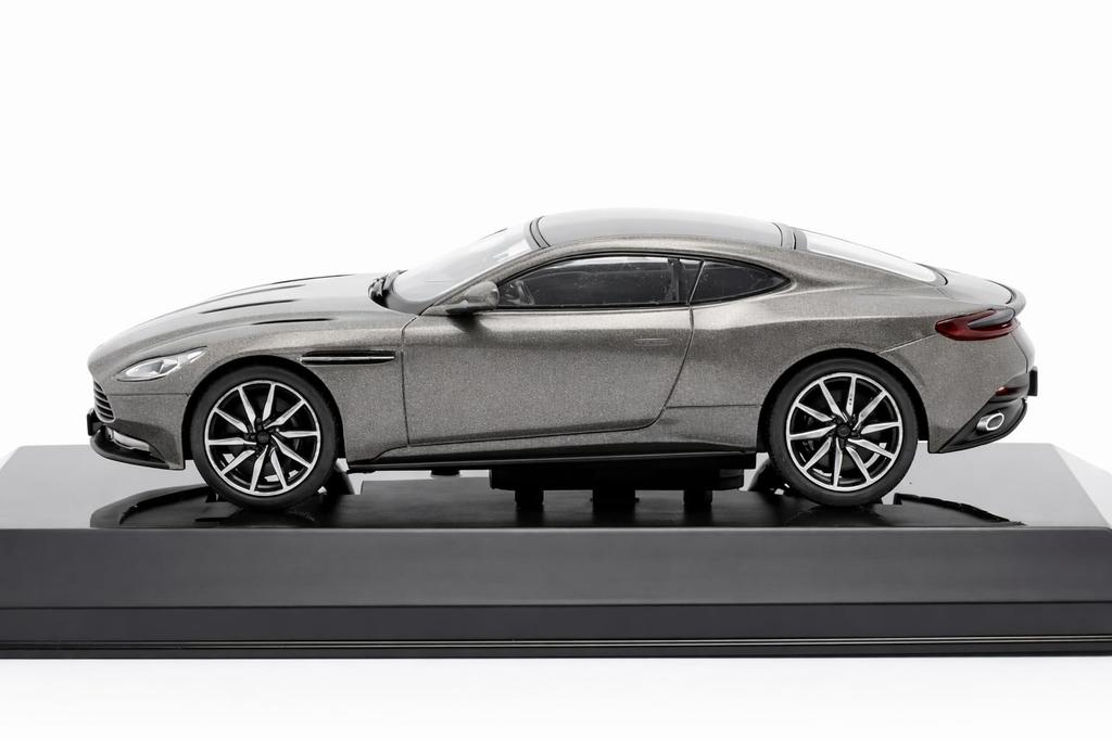 ALTAYA Aston Martin Модель на литье под давлением ASTON MARTIN DB11 2016 с витриной 1/43 (Серый) [Использовал]
