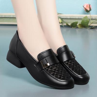 Комфортные дышащие мягкие кожаные элегантные женские туфли на квадратном каблуке весна-осень на мягкой подошве черного и бежевого цвета