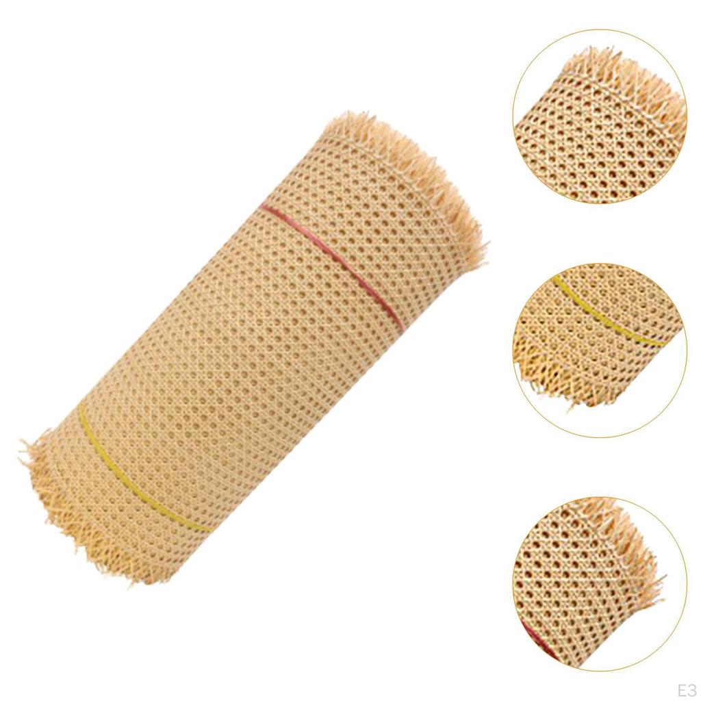 Удочка с ротанговой тростью, плывущей по течению