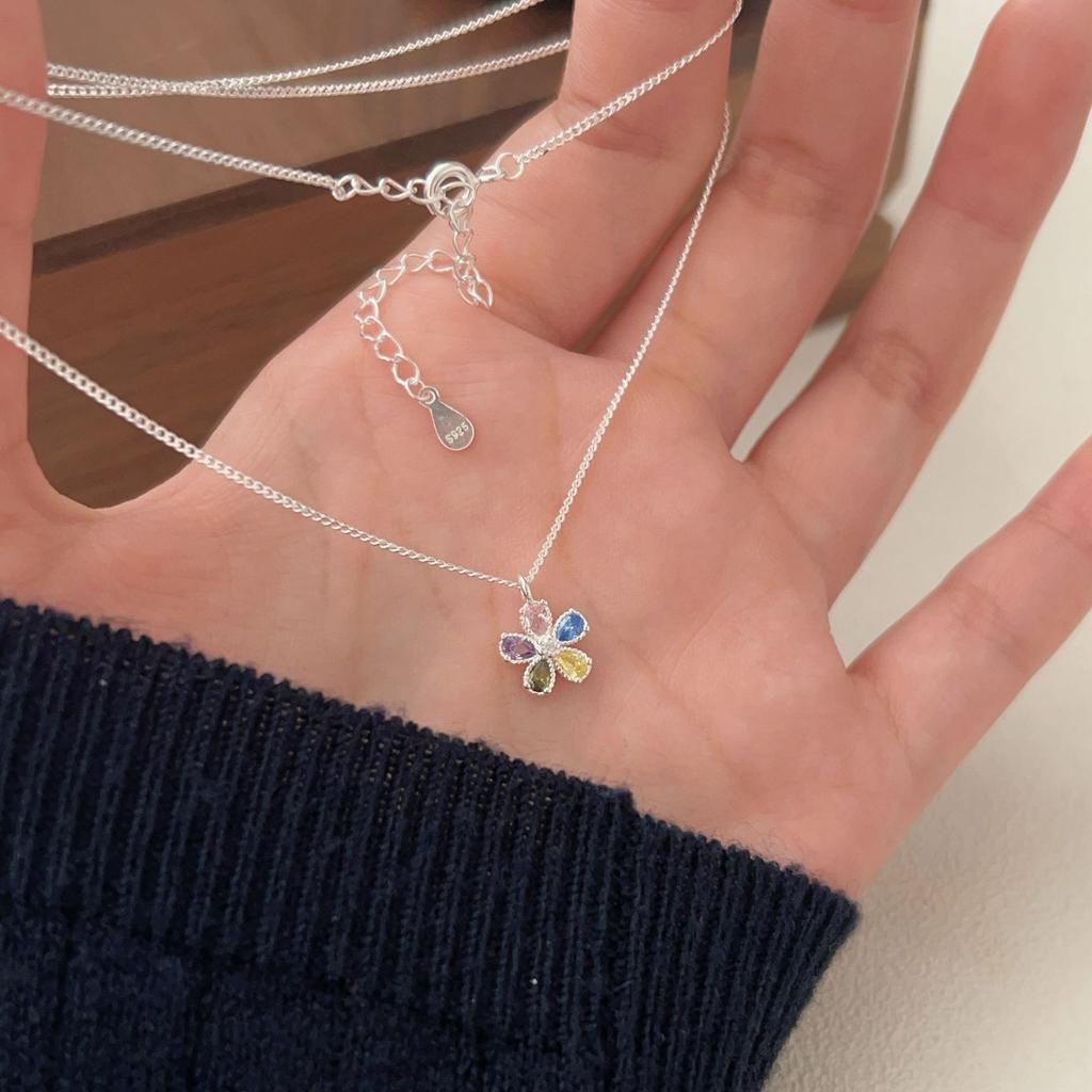 Colorful Flower Necklace for Women, Light Luxury, Fashionable, Niche, Small, Fresh, Exquisite, Compact, Versatile, Collarbone Chain
