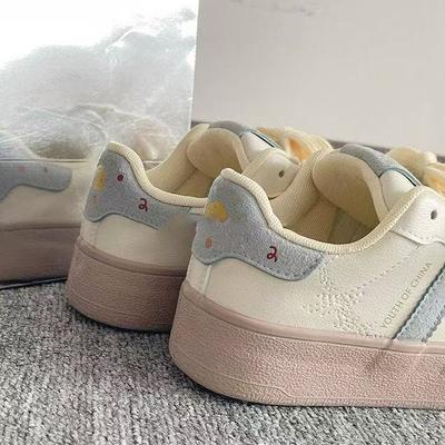 Оригинальная женская обувь ins модная универсальная нишевая обувь для доски 2025 года новая корейская повседневная обувь на плоской подошве белого цвета