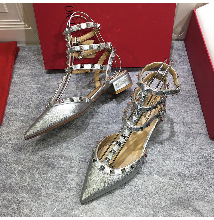 В том же стиле, что и Star. Женские босоножки на низком каблуке с заклепками. Классические туфли с острым носком на высоком каблуке. Модные туфли-лодочки. Удобная повседневная женская обувь.