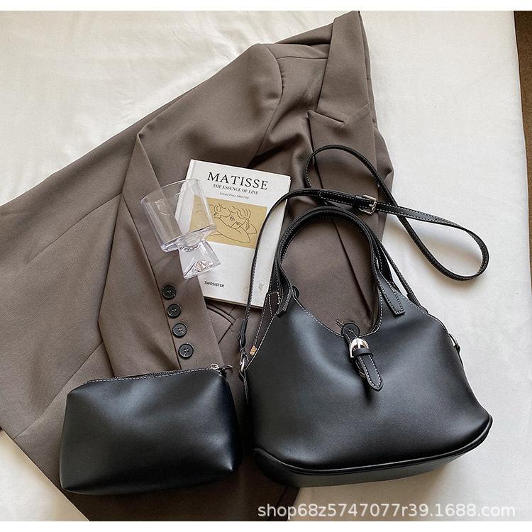High-end Texture Niche Bag Women's 2025 Spring and Summer New Korean Fashion Versatile Crescent Bag Niche Simple Underarm Bag