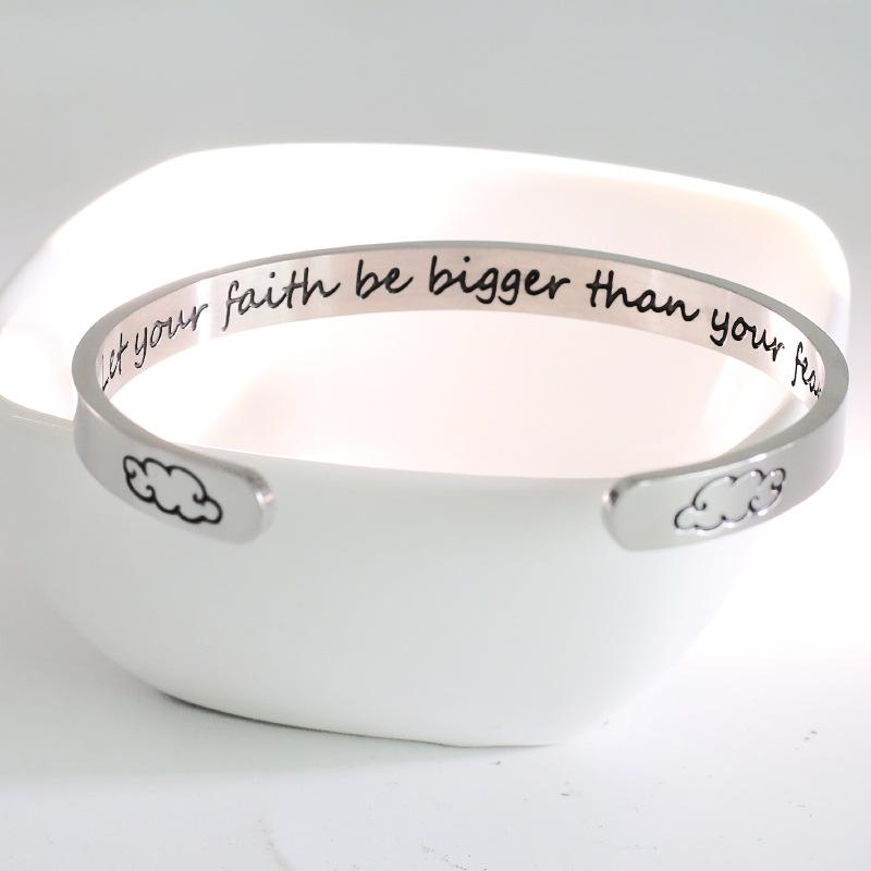 Браслет женские ювелирные изделия вогнутый шрифт прочный, удобный в ношении браслет из титановой стали