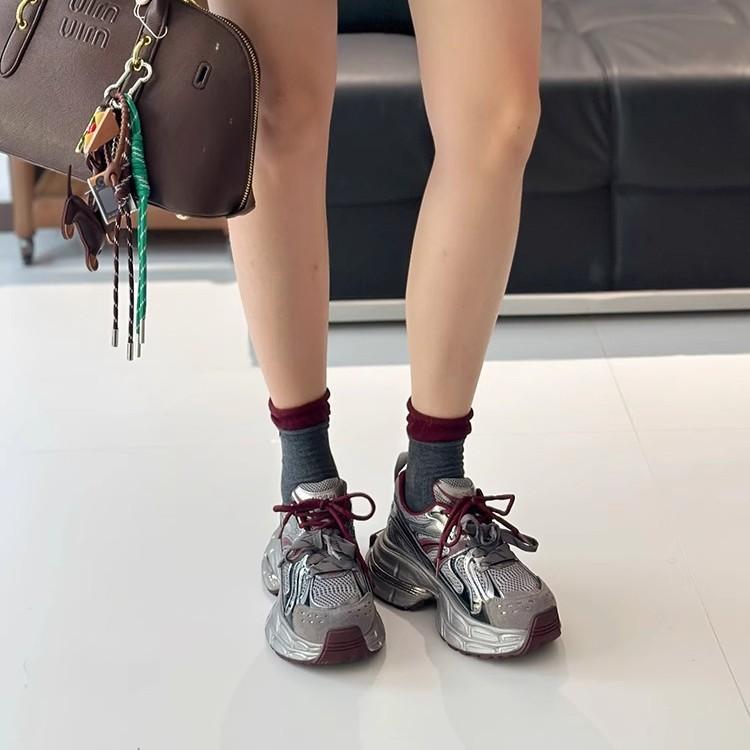 Серебристые кроссовки «папины» женские новые весенне-летние сетчатые легкие женские кроссовки супер огонь увеличивающие рост повседневные спортивные кроссовки