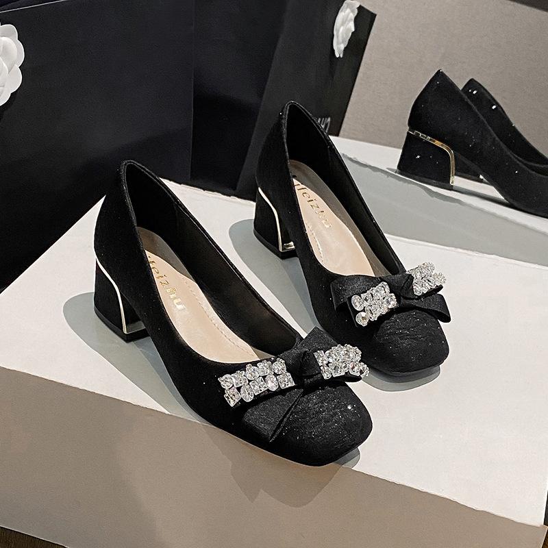 Женские туфли на высоком каблуке, новые, с квадратным носком, с мелким вырезом, с бантом из стразов, на толстом каблуке, одинарные туфли, женская обувь большого размера