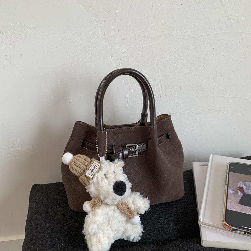 Fashion portable bucket bag women's 2026 spring new niche commuter texture shoulder messenger bag