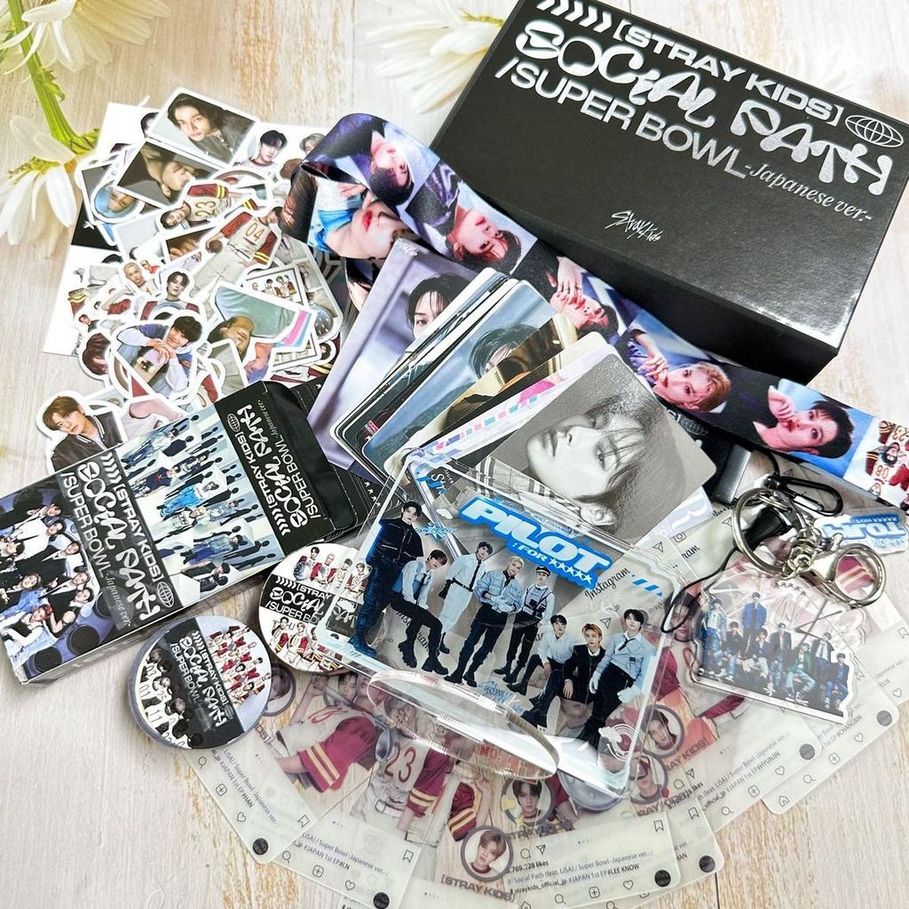 Подарочная коробка Stray Kids Karma: Лучший набор K-pop мерча для фанатов