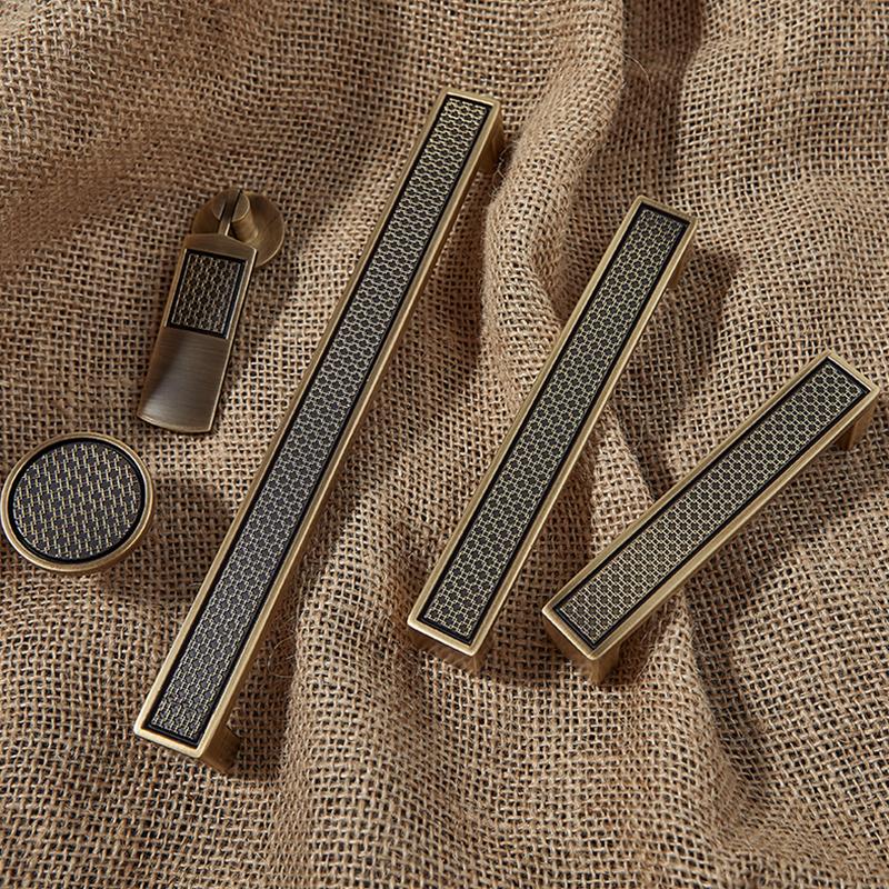 Luxury Brass Drawer Knob Vintage Cabinet Wardrobe Pull Handle Antique Bronze Kitchen Hardware Furniture Drawer Home Renovation