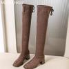 Женские замшевые высокие сапоги, сексуальные туфли на среднем каблуке выше колена, элегантные туфли, женские зимние туфли-лодочки 2025 года, модные новые женские ботинки челси