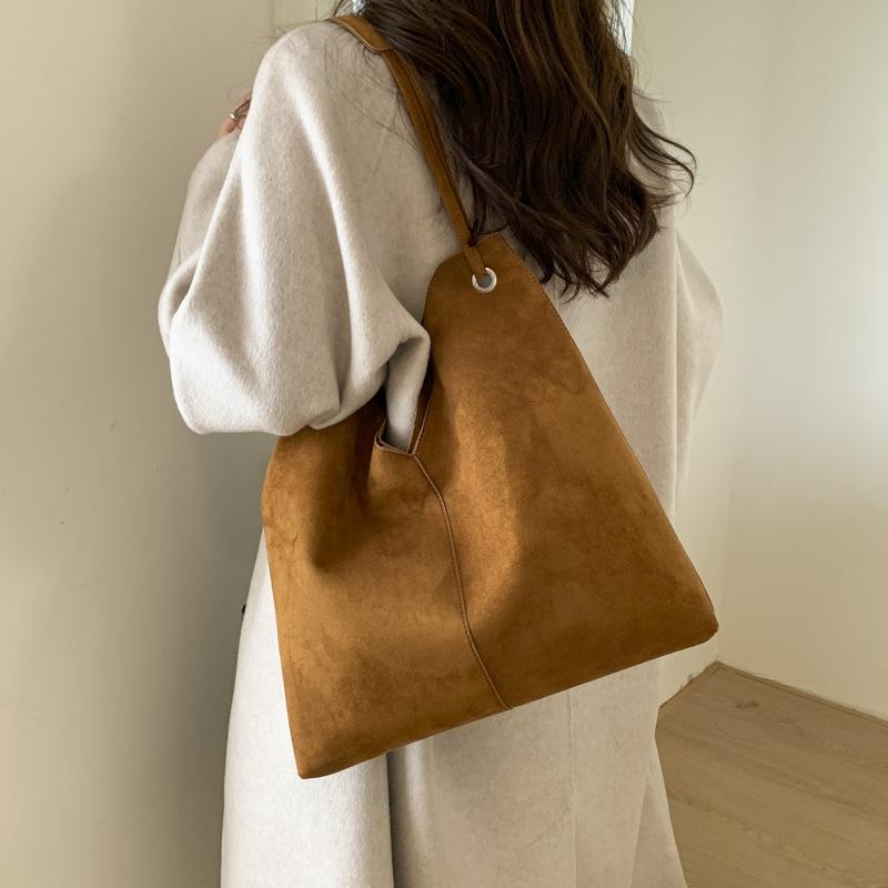 Замшевая сумка женская большой вместимости 2025 новая осень и зима универсальная повседневная на плечо ретро сумка для поездок сумка-тоут