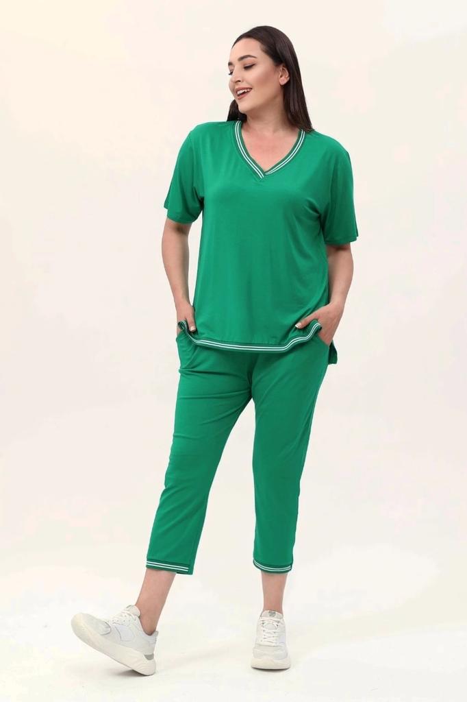 Женский стильный комплект большого размера под верхом в трикотажную полоску с подробным описанием