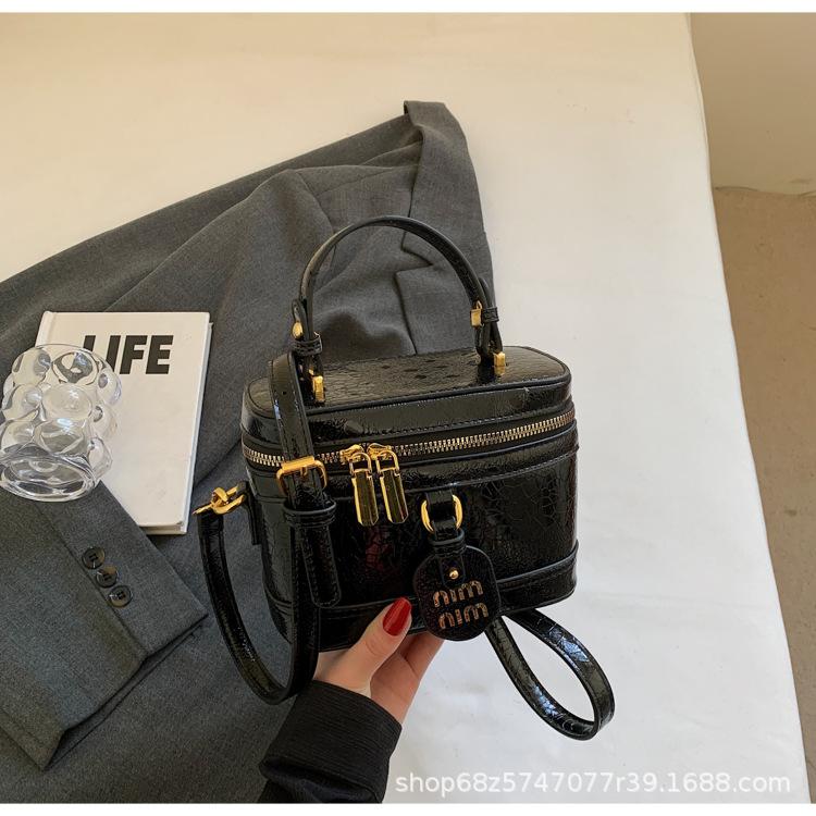 Fashion Retro High-end Hand-held Bucket Bag Women's 2025 New Versatile Shoulder Bag Western-style Casual Crossbody Bag
