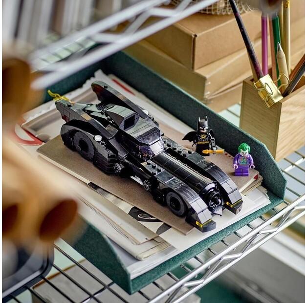 LEGO DC Batman 76224 Бэтмобиль: Бэтмен преследует Джокера