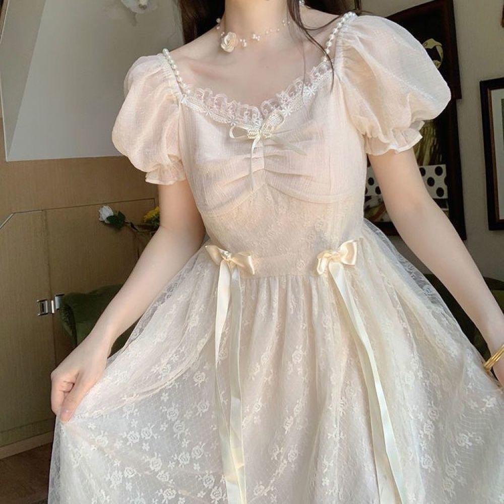 Платье принцессы с пышными рукавами и бантом. Летнее кружевное платье-миди с жемчугом и жемчугом.