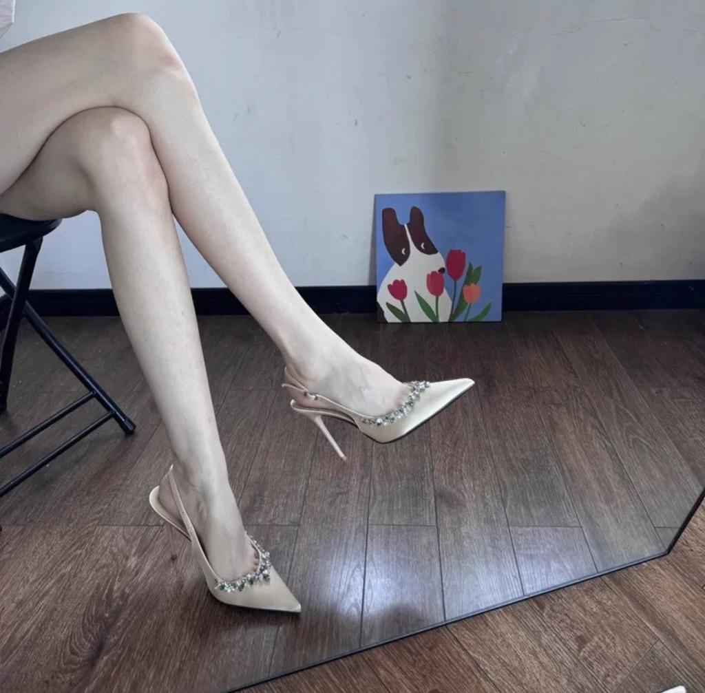 Новые туфли-лодочки на высоком каблуке-шпильке с цепочкой из стразов, сексуальные, с неглубоким вырезом, женские, с острым носком, темпераментные, банкетные туфли