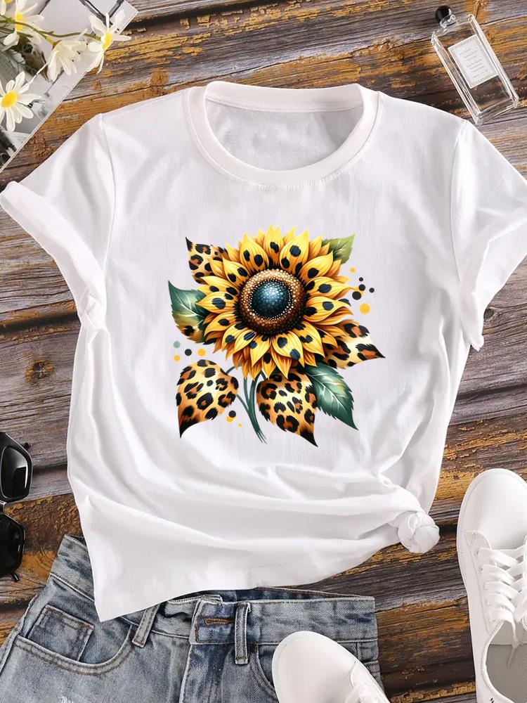 (Asian Size) Lovely Flower Trend Cute Short Sleeve T Shirt Casual Tee Top Fashion Women Clothing Printed O-neck Ladies Female Graphic T-shirts