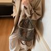 Новая ретро сумка-шоппер с леопардовым принтом большой вместимости, нишевая, с чувством высокого класса, легкий и простой рюкзак для путешествий на короткие расстояния