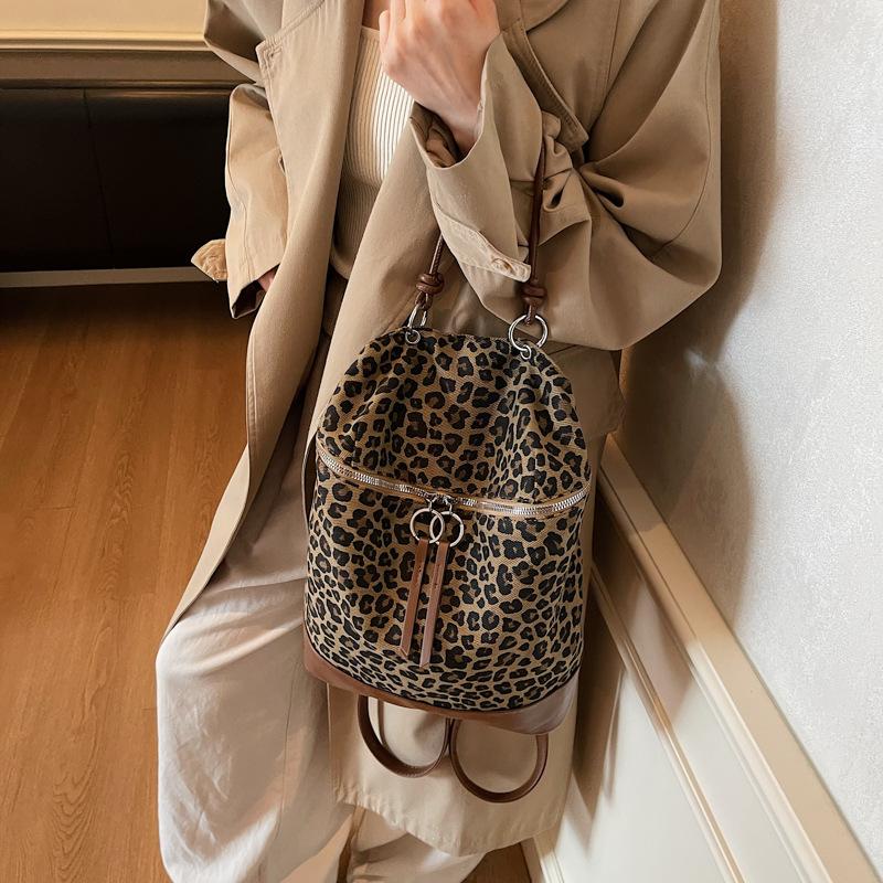 Новая ретро сумка-шоппер с леопардовым принтом большой вместимости, нишевая, с чувством высокого класса, легкий и простой рюкзак для путешествий на короткие расстояния