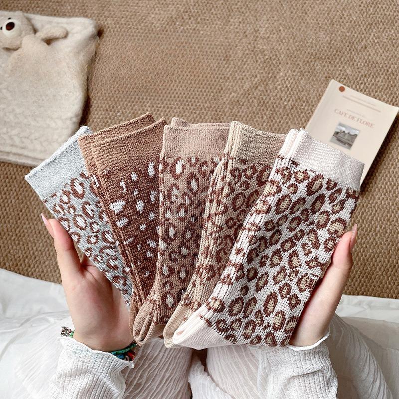 5 Pairs of Thick Mid-calf Socks for Women In Autumn and Winter, Retro Leopard Print Warm Combed Cotton Pile Socks for Women