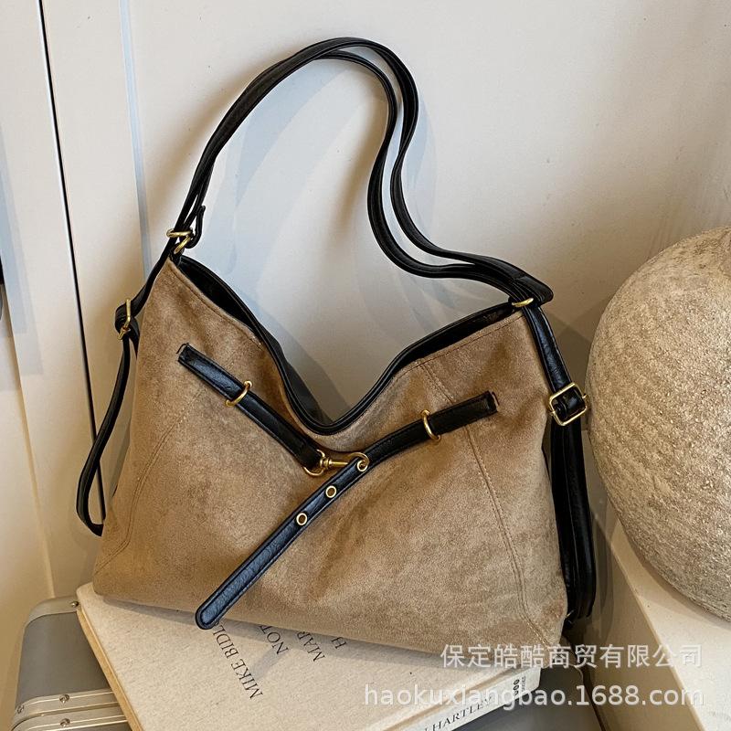 Retro commuter dumpling bag women's large capacity 2025 new niche shoulder bag multi-functional casual backpack backpack