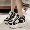 Модные осенние женские туфли на платформе, танкетка 10 см, повседневная обувь, увеличивающая рост, белые черные кроссовки, женская кожаная обувь, новинка