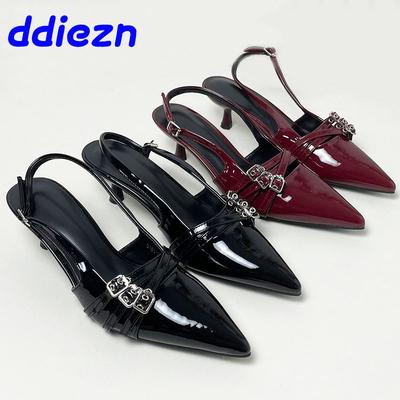 Мода Большой Размер Женская Обувь Лодочки на Среднем Каблуке с Острым Носком для Женщин Новинка 2025 Мода Металлическая Пряжка Женские Каблуки Красная Обувь