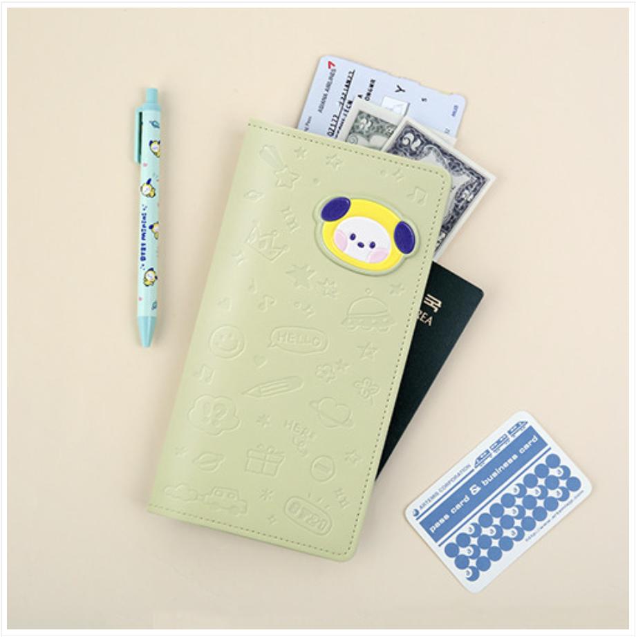 BT21 Большая обложка для паспорта с кожаной нашивкой (7 вариантов)