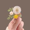 Fashion Small Daisy Flower Brooch Women Clothing Coat Jewelry Party Accessories Gift