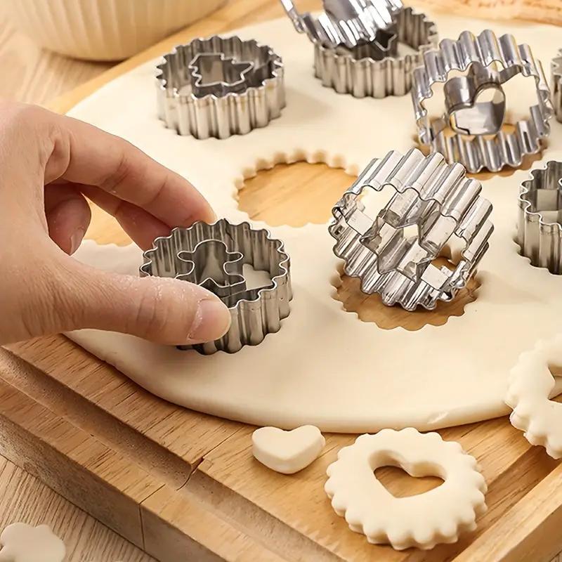 Metal Pastry Cookie Cutter Set Mini Christmas Sandwich Biscuit Baking Molds Xmas Tree Snowflake Gingerbread Shape Cakes Decor